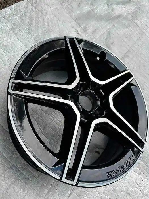 Mercedes GLA H247 Pojedyncza Felga 19