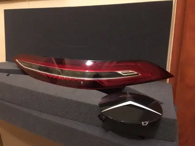 Mecedes Gt Amg- Lampa Prawa Ładna