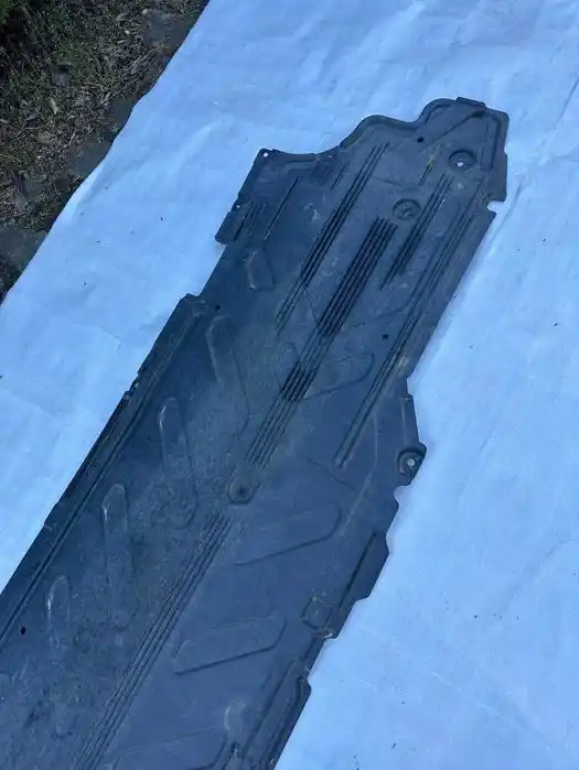 Mercedes E klasa W213 Osłona Podwozia Dolna Lewa