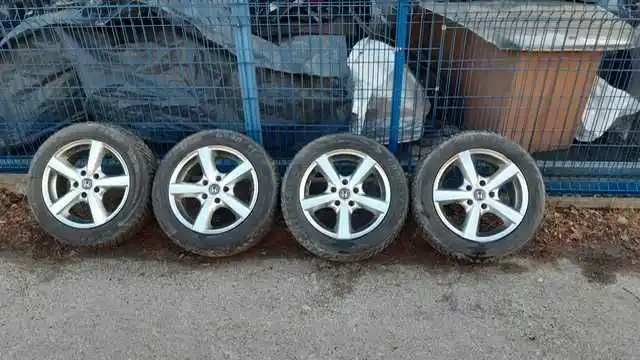 HONDA CIVIC Accord  FRV  koła 16  zima GoodYear 205/60/16 pod kolec