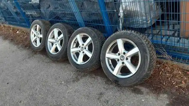 HONDA CIVIC Accord  FRV  koła 16  zima GoodYear 205/60/16 pod kolec