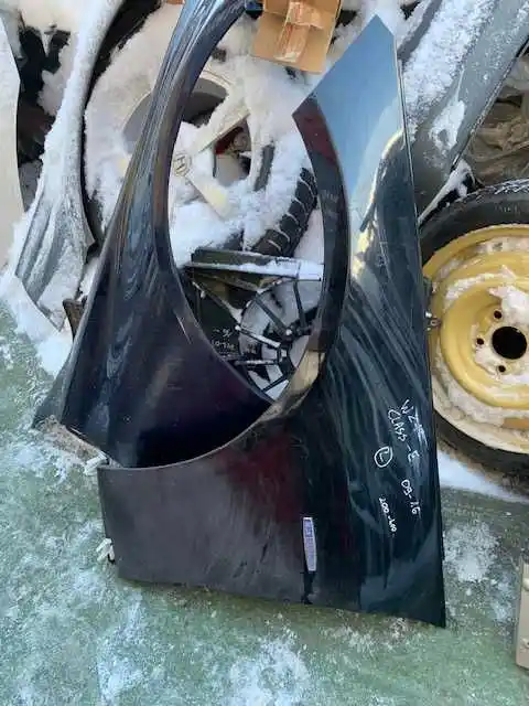 MERCEDES W212 E Klasa Błotnik Lewy