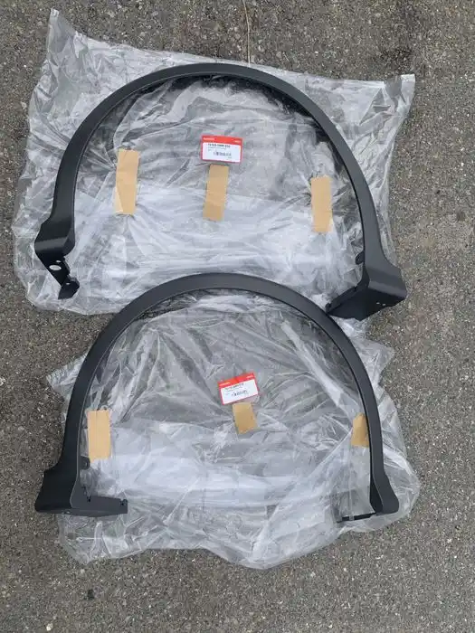 Honda Civic VIII ufo  Type S 3 drzwi 2006 - Listwa  blotnika Przód OEM