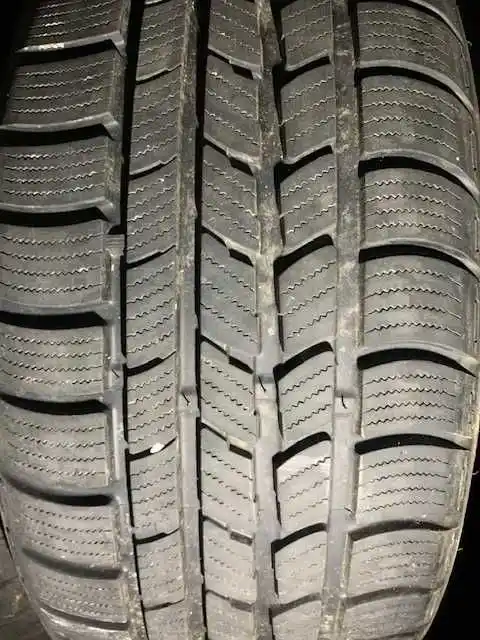 Opony Zimowe Roadstone Winguard 215/55R16