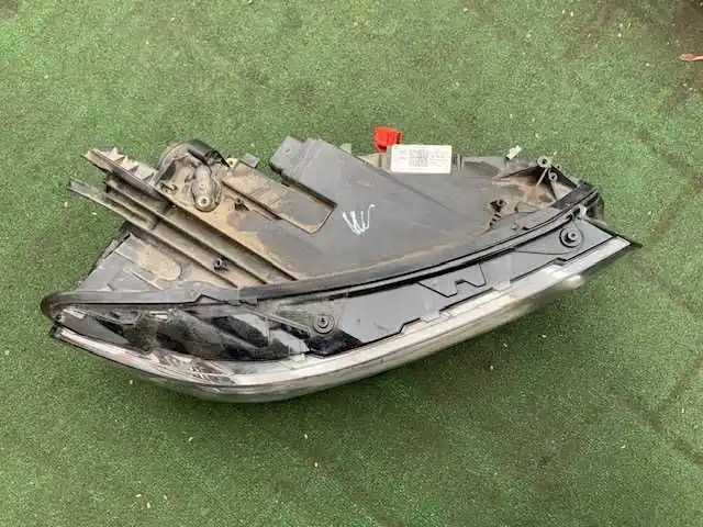 VW Passat VIII Lampa Przednia