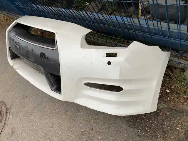 Nissan GTR Zderzak Przód Uszkodzony
