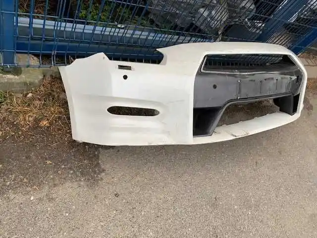 Nissan GTR Zderzak Przód Uszkodzony