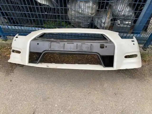 Nissan GTR Zderzak Przód Uszkodzony