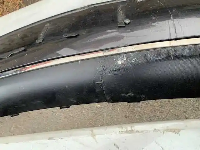 Nissan GTR Zderzak Przód Uszkodzony