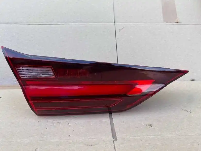 BMW 1 F40 Lampa Tylna Lewa w Klape