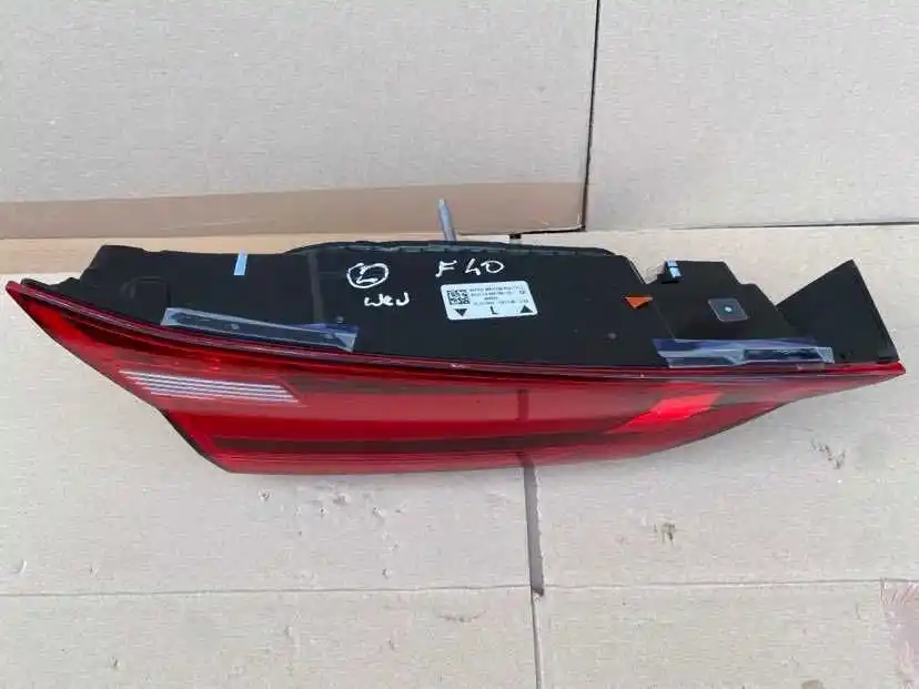 BMW 1 F40 Lampa Tylna Lewa w Klape