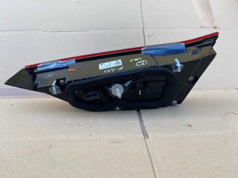 BMW 1 F40 Lampa Tylna Lewa w Klape