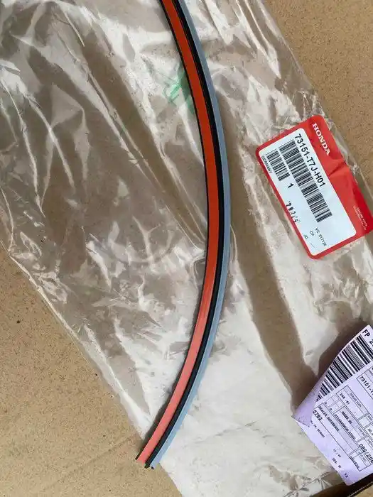 Honda HR-V II Listwa Szyby Czolowej OEM
