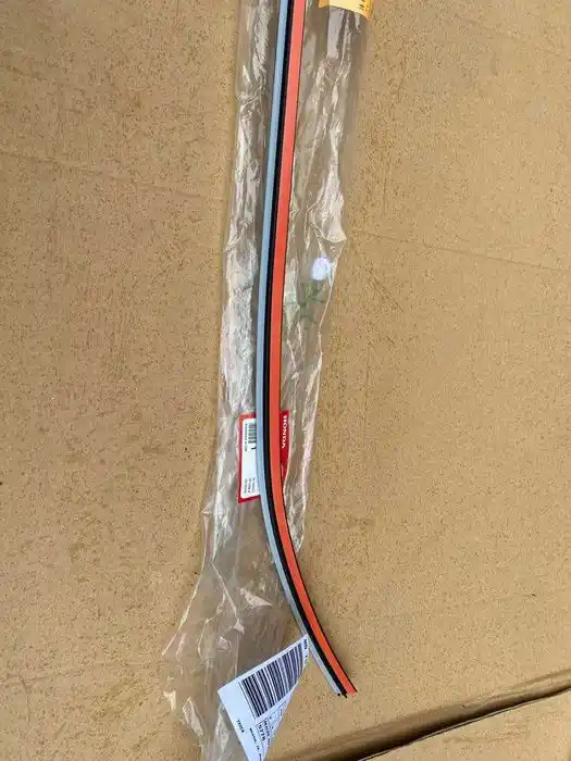 Honda HR-V II Listwa Szyby Czolowej OEM