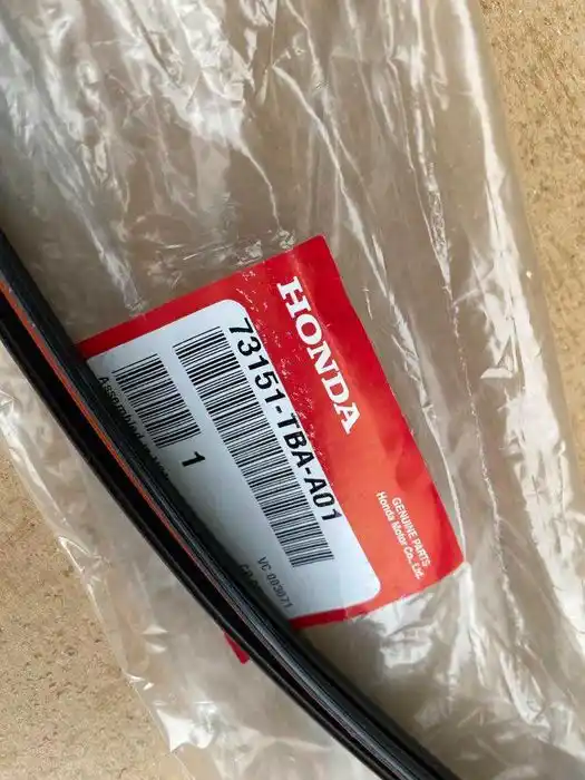 Honda HR-V II Listwa Szyby Czolowej OEM