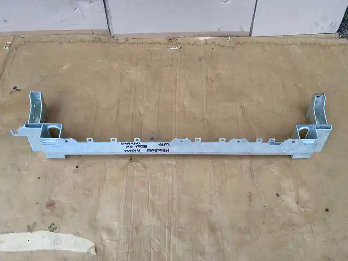 Mercedes W177 W247 Belka Pod Chłodnice
