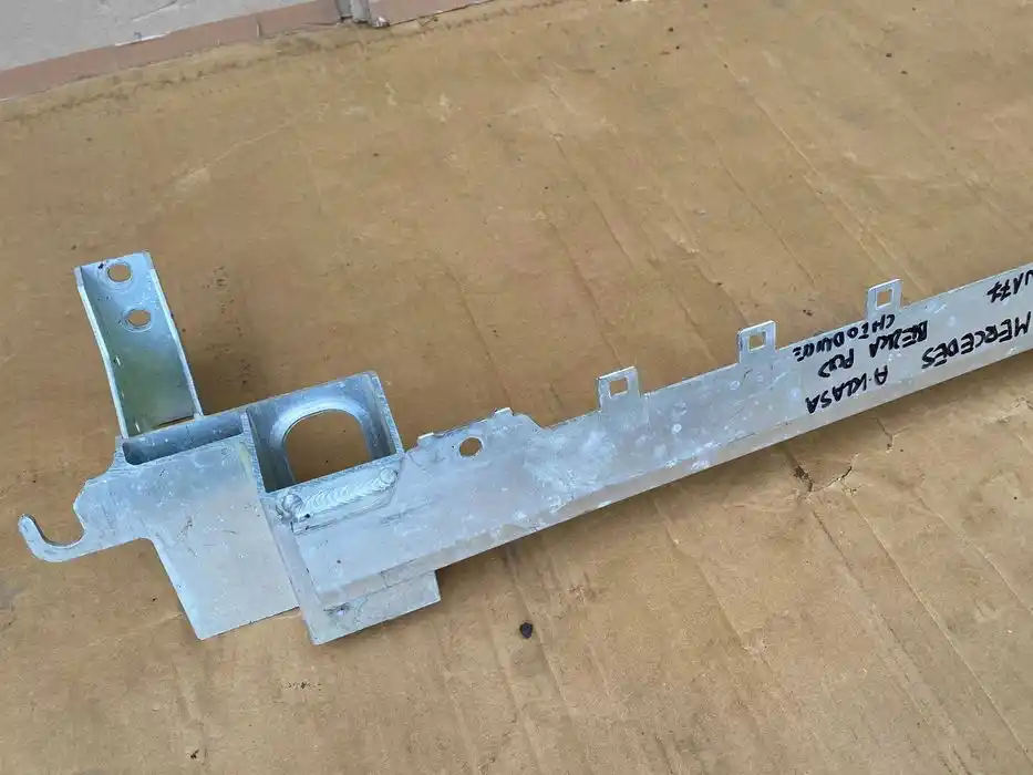 Mercedes W177 W247 Belka Pod Chłodnice