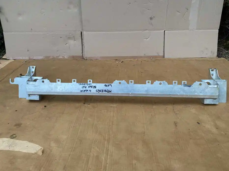 Mercedes W177 W247 Belka Pod Chłodnice