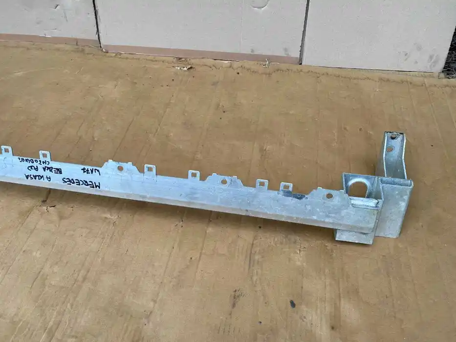 Mercedes W177 W247 Belka Pod Chłodnice