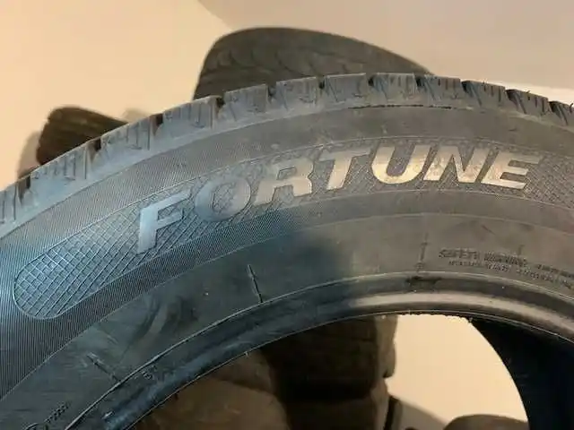 Opony Zimowe Fortune Snowfun 215/60R16