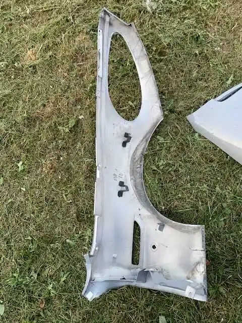 Aston Martin DB9 Błotnik Lewy