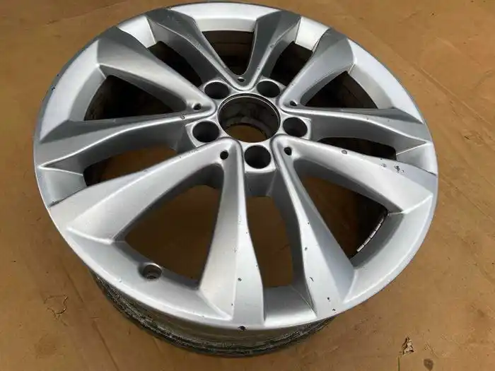Mercedes C-Klasa A205 Pojedyncza Felga 17