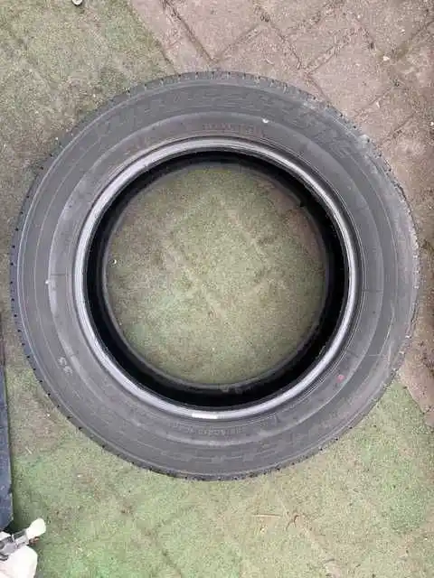 Opona 18" 235/60R18