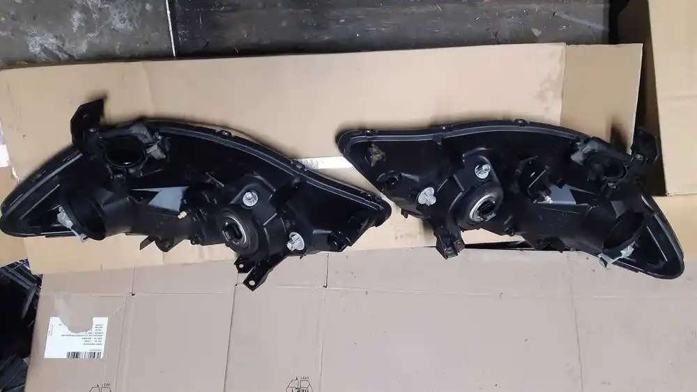 HONDA CIVIC VIII 4D Sedan lampa Xenon