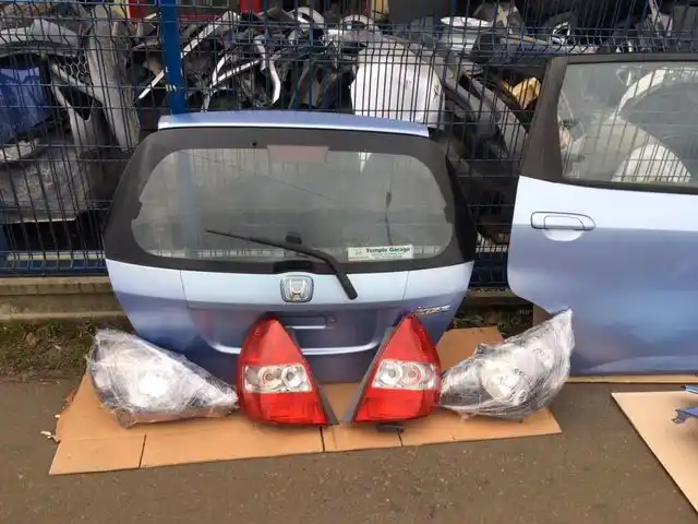 Honda Jazz II 2002- błotnik kod koloru b506m