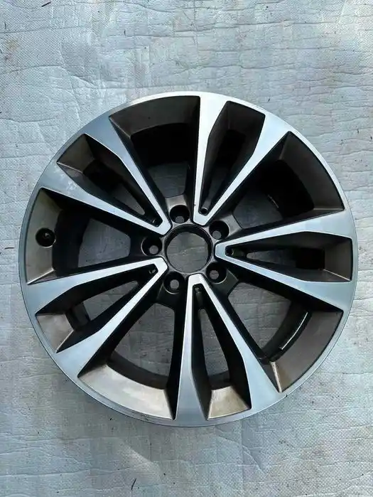 Mercedes Vito Viano W447 Pojedyncza Felga 18