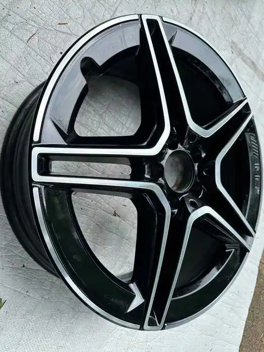 Mercedes GLB GLA W247 Pojedyncza Felga 19