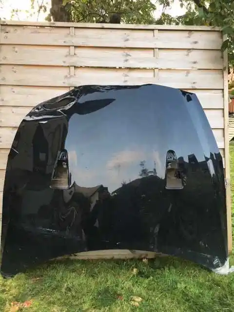 Nissan GTR- Maska Uszkodzona