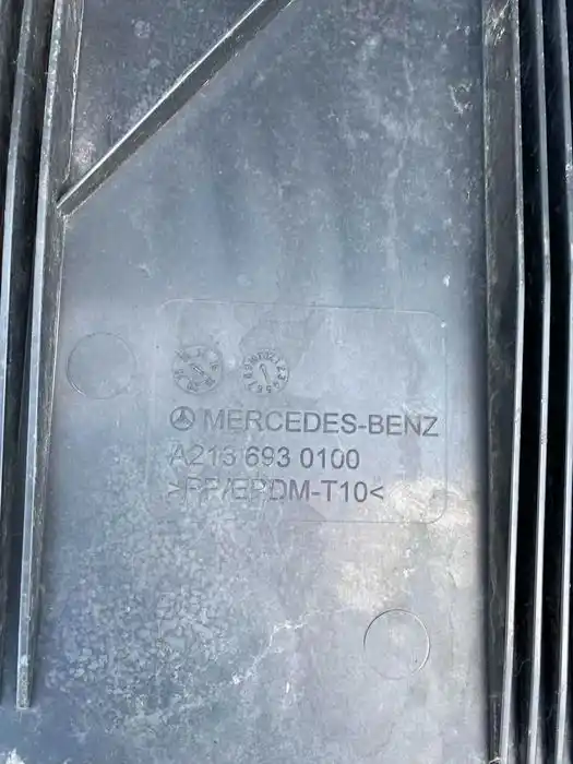 Mercedes E klasa W213 Osłona Dolna