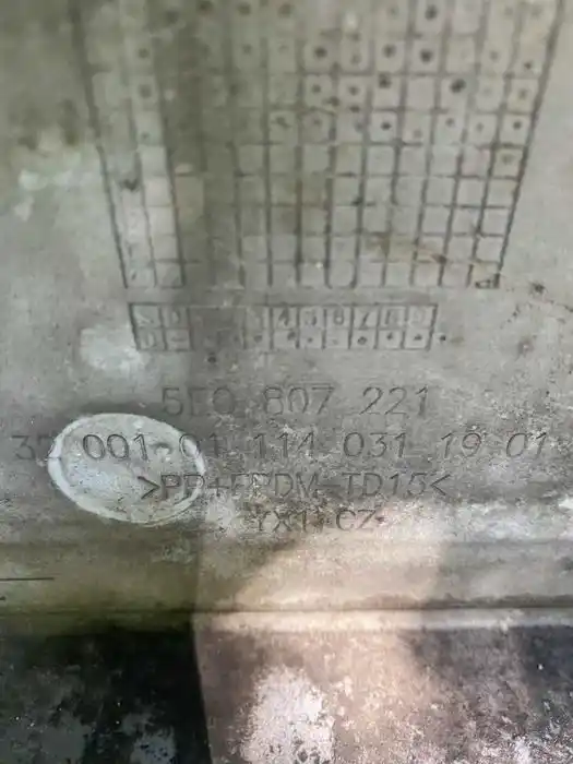 Skoda Octavia III Zderzak Przód Przedni