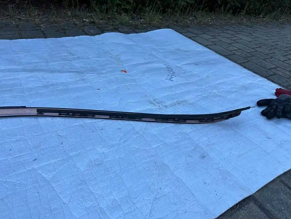 Mercedes E Klasa W213 Listwa Dachowa Lewa