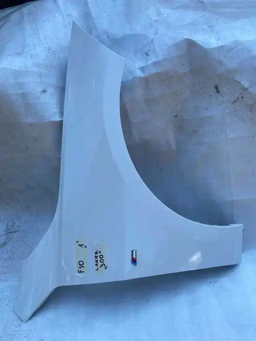 BMW 2  F44 Błotnik Przedni Prawy oryginał  kolor 300