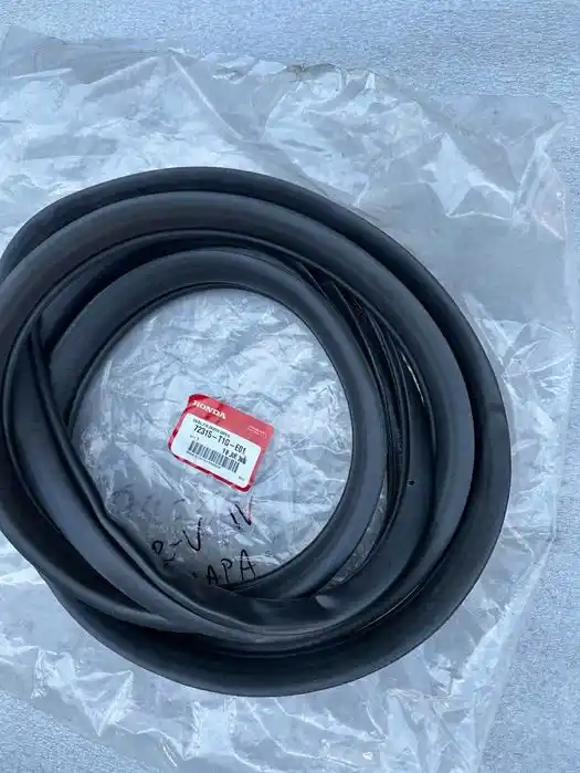 Honda CR-V IV Uszczelka Klapy Bagażnika OEM