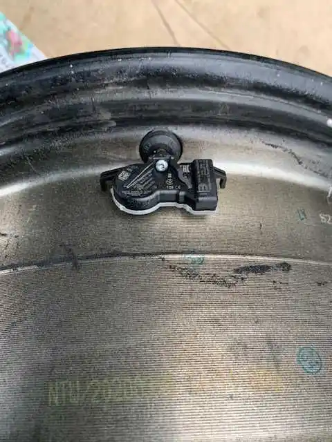 FELGA  ALU JEEP  17" ET 40  + Czujnik