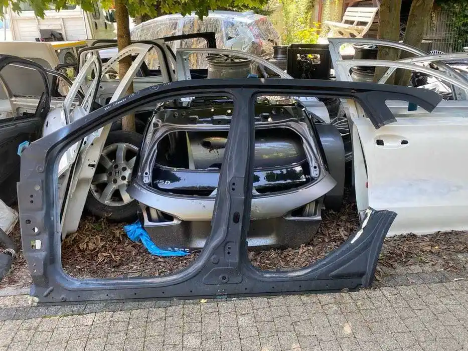Jeep Cherokee Lift 18- Próg Słupek Lewy
