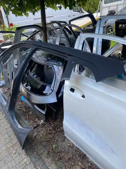 Jeep Cherokee Lift 18- Próg Słupek Lewy