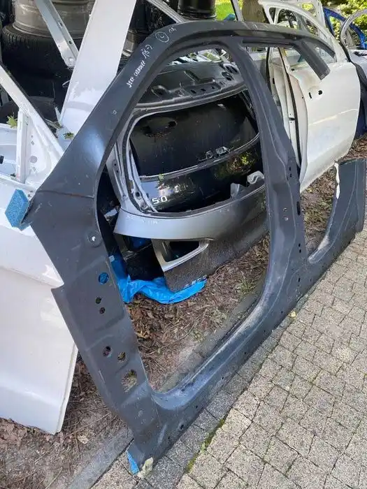 Jeep Cherokee Lift 18- Próg Słupek Lewy