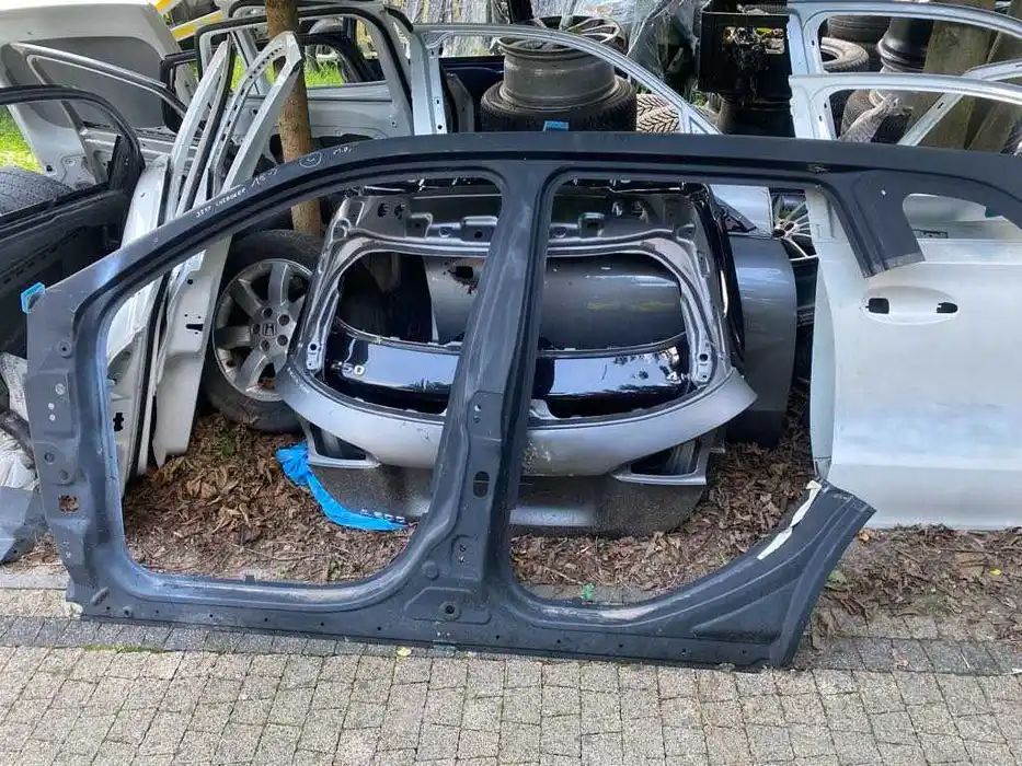 Jeep Cherokee Lift 18- Próg Słupek Lewy