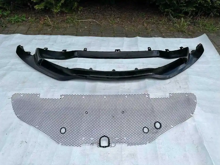 Aston Martin Vantage Dokładka Zderzaka