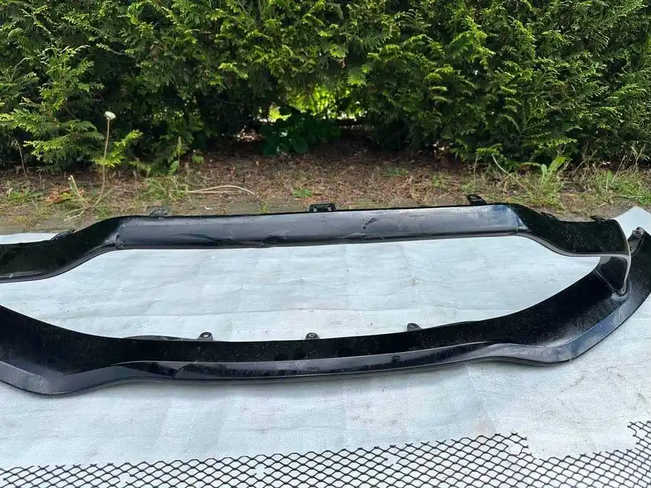 Aston Martin Vantage Dokładka Zderzaka