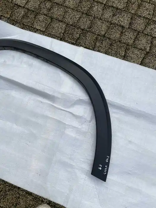 Mercedes EQB W243 Listwa Błotnika Przód Prawy