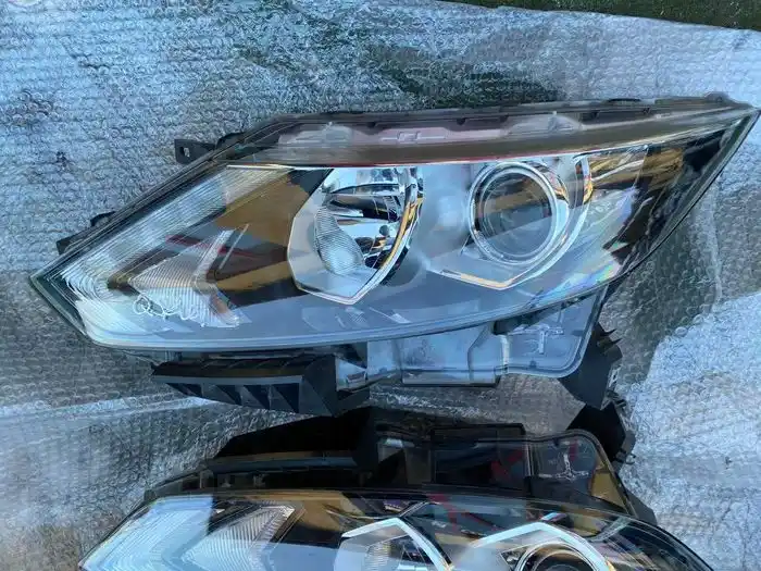 Nissan Qashqai J11 Lampa Przód Przednia Lewa Prawa