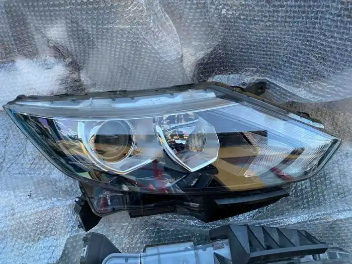 Nissan Qashqai J11 Lampa Przód Przednia Lewa Prawa