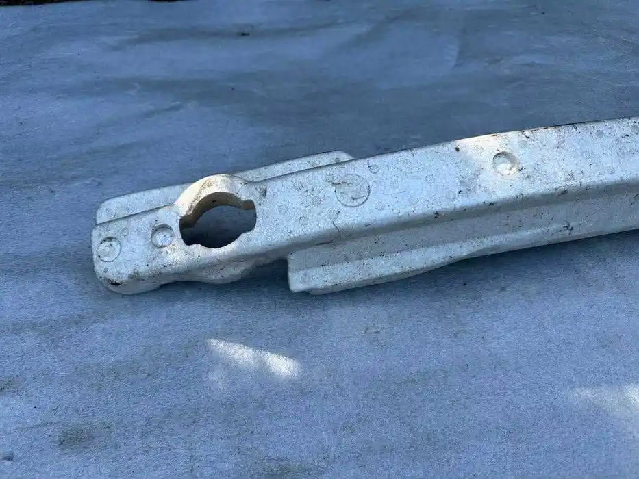 Toyota Yaris III Lift Absorber Zderzaka Przód
