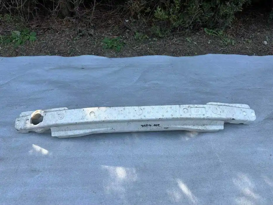 Toyota Yaris III Lift Absorber Zderzaka Przód