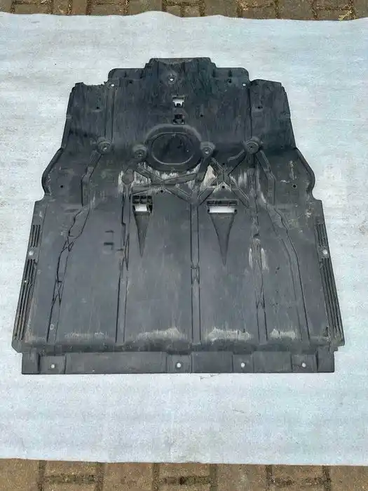 Mercedes W177 W118 W247 Osłona Silnika Dolna
